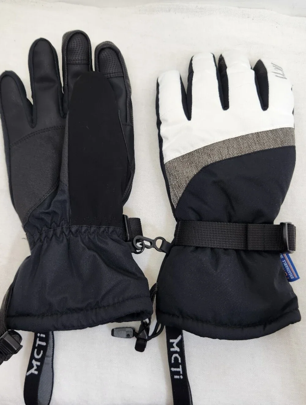 MCTI Womens Medium Black White Winter Warm Ski Gloves Grips Waterproof Insert